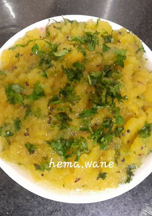 A picture of Kaddu ka Bharta (Smashed pumpkin).