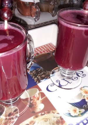 صورة لوصفة عصير🍹 العنب الأحمر 🍇 بالبنجر (الشمندر)🍇 صحي 👍 ومغذي 👍 ولذيذ 😋