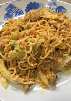 รูปของ มาม่าผัดไข่เค็มหมู