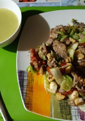 Una foto de Ensalada con pescado "Bonito" ahumado al limón