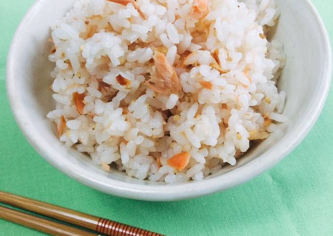 Cooked Rice mixed with Grilled Salmon