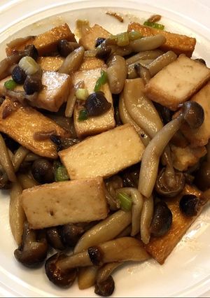 魚豆腐炒鴻禧菇 的食譜成品照片