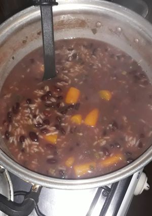 Una foto de (Mi primer) Guiso de Poroto Vegano