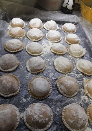 Una foto de Sorrentinos y ravioles de zapallo anco🥟