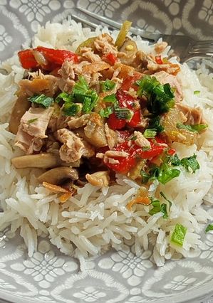 Pirított gombás, paprikás tonhal, rizzsel recept fotója