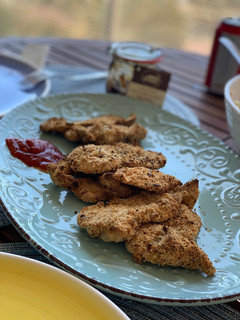 Una foto de Pollo empanado jugoso al horno