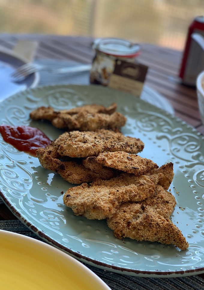 Una foto de Pollo empanado jugoso al horno