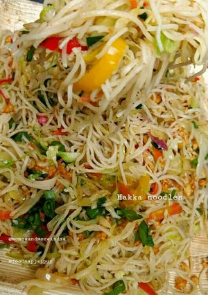 वेज हक्का नूडल्स (Veg hakka noodles recipe in Hindi) रेसिपी मुख्य फोटो