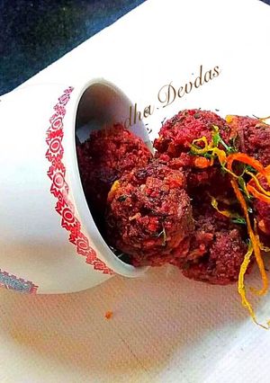 A picture of Beetroot kola urundai.