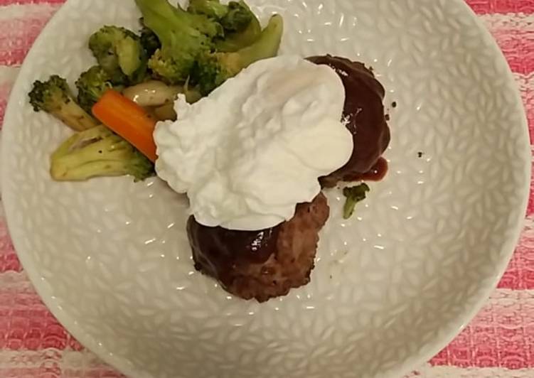 Beef Hamburg + Mixed Vegetable + Poach Egg