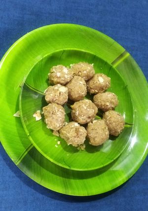 A picture of Gond dryfruits laddu.