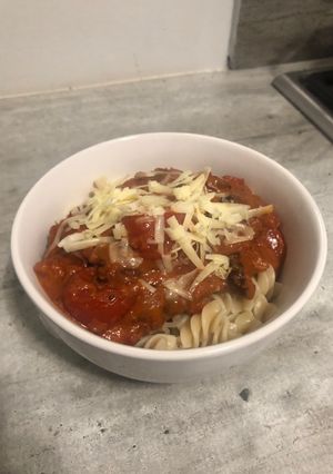 A picture of Puttanesca Sauce.