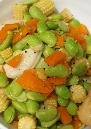 毛豆炒紅蘿蔔玉米筍 的食譜成品照片