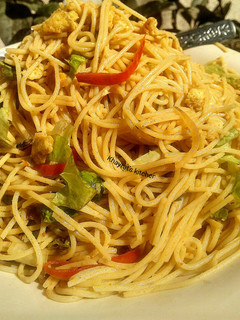 A picture of Fried pasta.