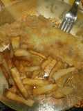 Filete de merluza a la romana con fritas crocanti