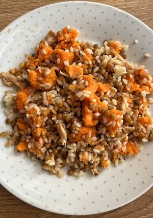 Una foto de Arroz con lentejas y boniato 🍠