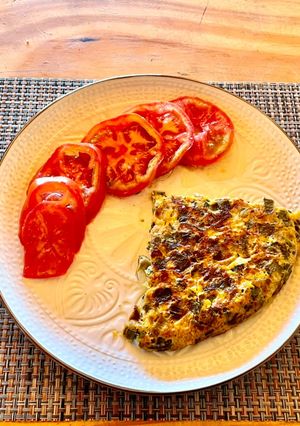 Una foto de Tortilla de cebollín y atún