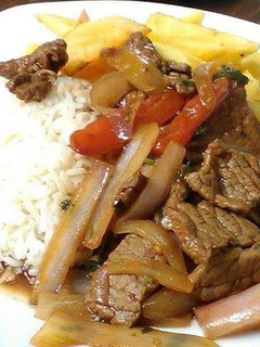 Una foto de Lomito saltado