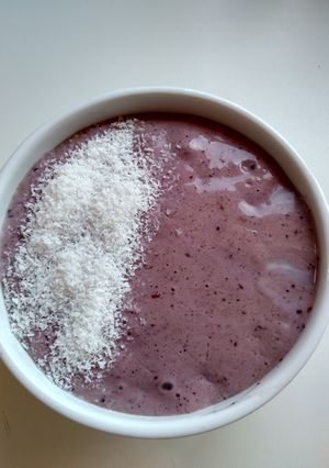 Una foto de Batido de coco y fruta