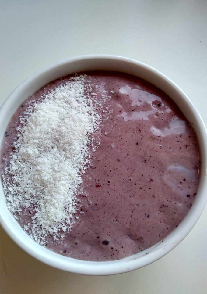 Una foto de Batido de coco y fruta