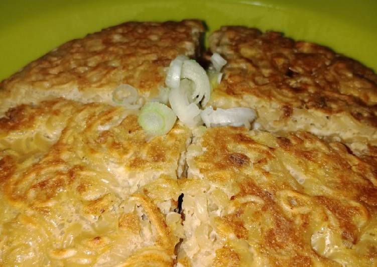 Langkah Mudah untuk Menyiapkan Pizza Mie / Omelette Mie 🍳🍕🍝 yang Enak