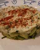 Mousse de salmón en tartar de aguacate y tomates secos