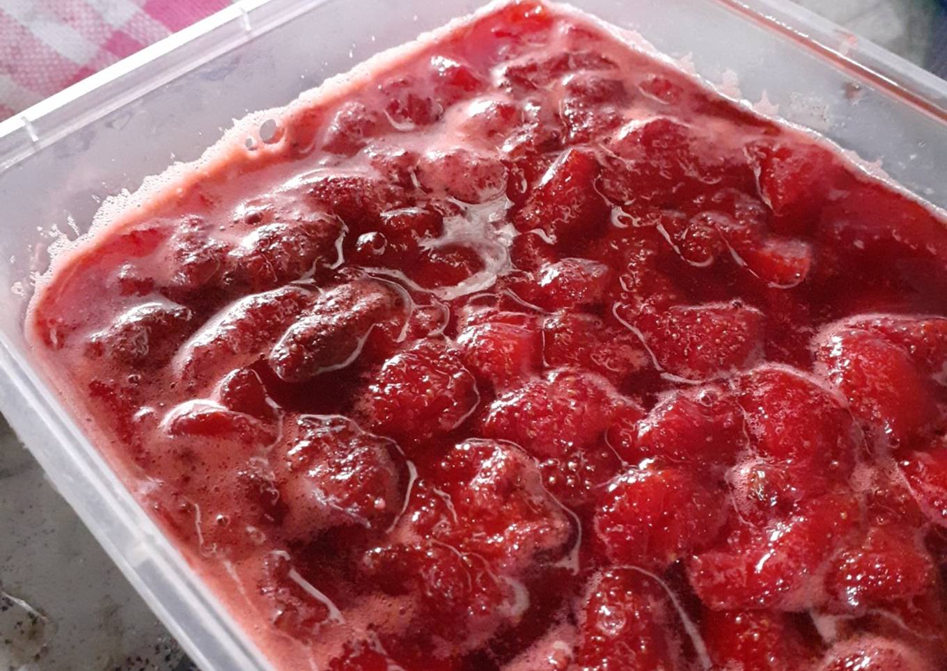 Selai Strawberry untuk toping ice cream