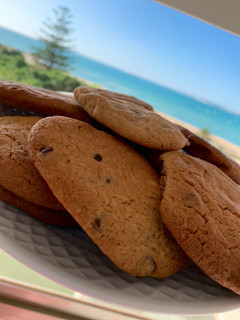 Una foto de Cookies con pepitas de chocolate y avellanas