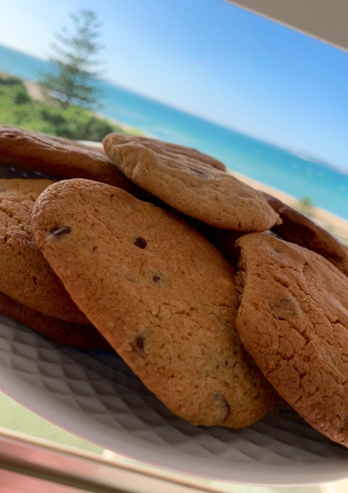 Una foto de Cookies con pepitas de chocolate y avellanas