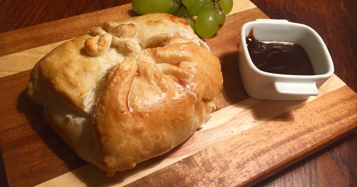 сыр бри в тесте. сыр бри в слоеном тесте. фаготтини. сыр бри запеченный в тесте. запеченный бри в тесте.