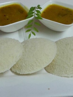A picture of Idli sambar.