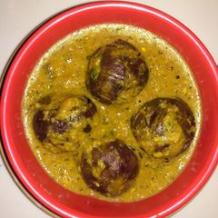 A picture of Stuffed brinjal.