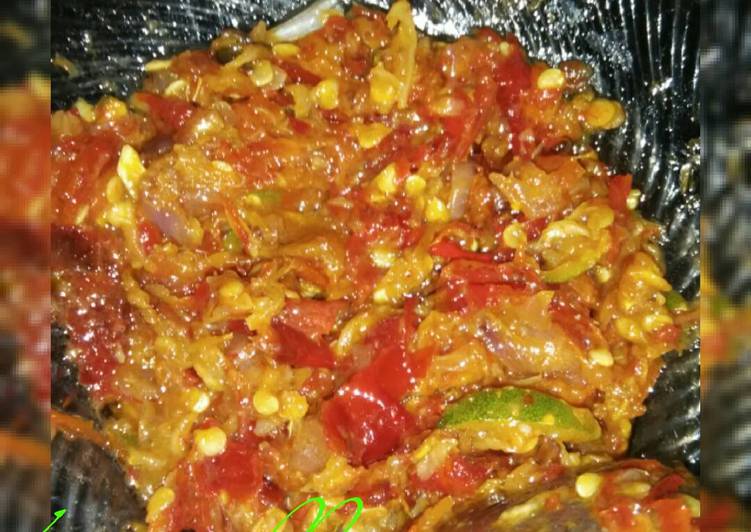 Langkah Mudah untuk Menyiapkan Sambal terasi kulit jeruk yang Enak