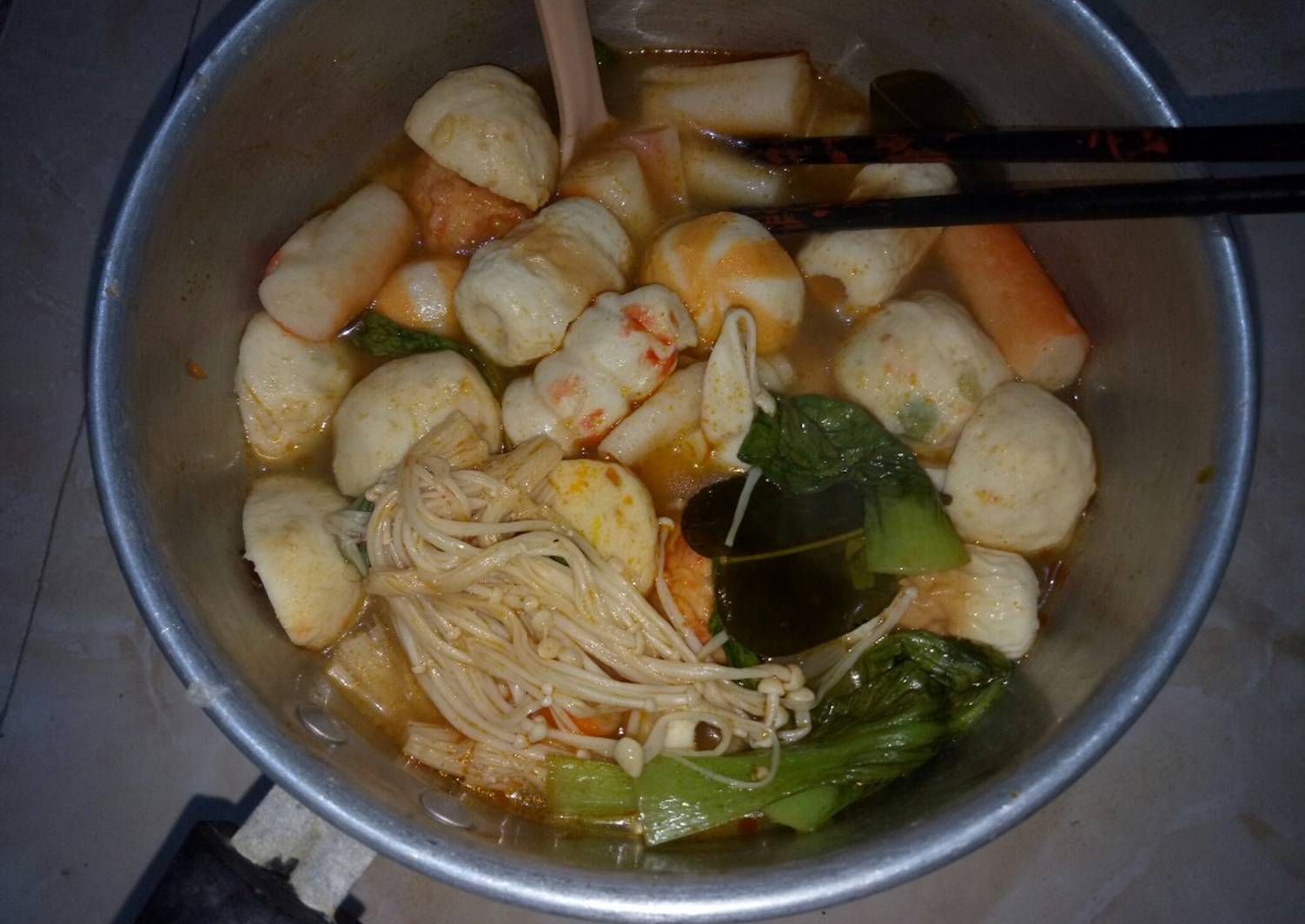 Resep Sukiyaki kuah tomyam oleh Dapur Nisaunnajah - Cookpad