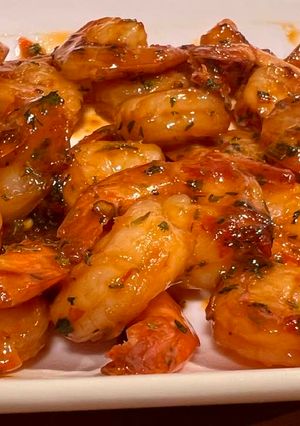 A picture of Honey garlic shrimps.