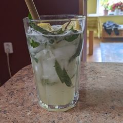 A picture of Easy (virgin) mojito.