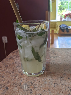 A picture of Easy (virgin) mojito.