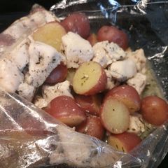 Succulent butter roasted chicken and potatoes in a bag A picture of Succulent butter roasted chicken and potatoes in a bag.