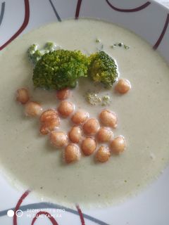 Tejszínes, brokkoli krémleves recept fotója