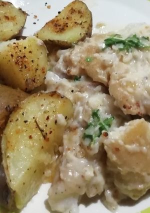 Una foto de Brótola a la Meunière con crema de limón y papas saborizadas
