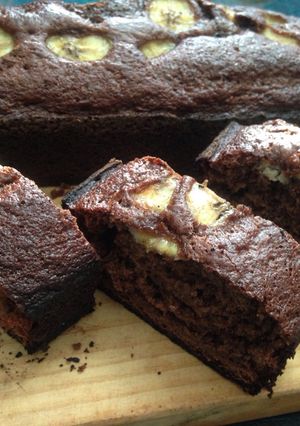 Una foto de Bizcocho chocolate, plátanos y jengibre