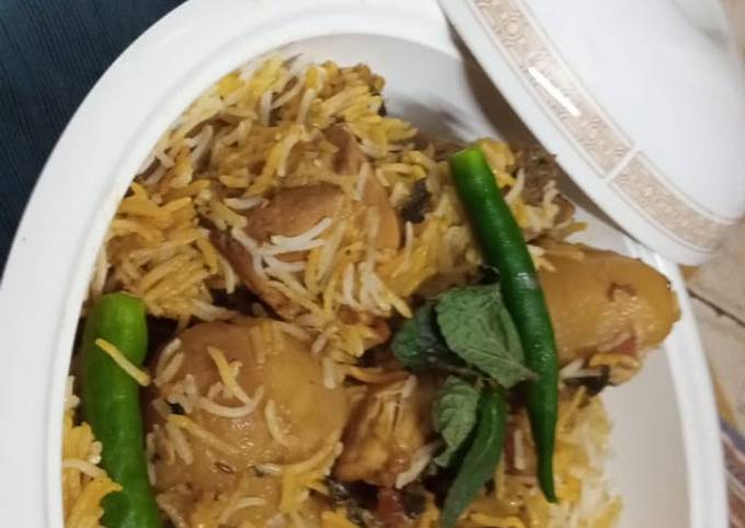 Steps to Make Perfect Chatpati Chicken biryani with aloo