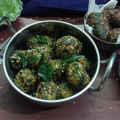 Steamed methi and palak dumplings A picture of Steamed methi and palak dumplings.