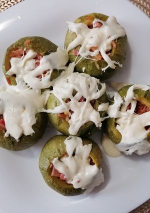 Una foto de Calabacitas rellenas de jamón y tocino 🥓👩🏻🍳