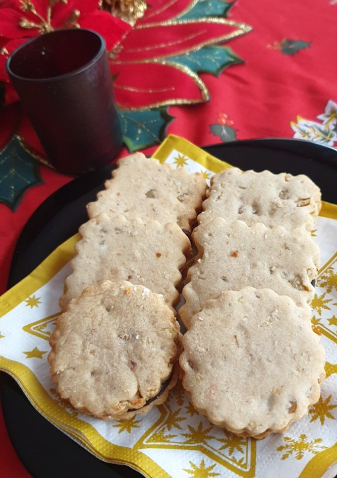 Una foto de Ischler (galletas con masa de nuez tostada)