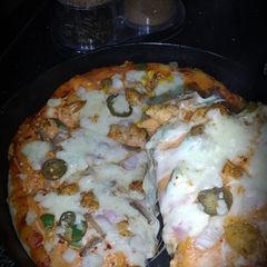Creamy tikka pizza A picture of Creamy tikka pizza.