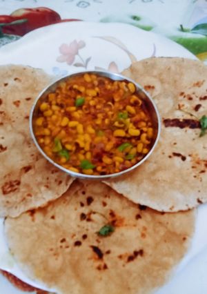 A picture of Tasty healthy Soya flour roti and sabji.