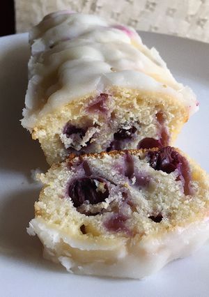 Una foto de Budín de limón y arándanos 💜