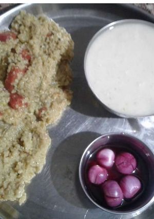 A picture of Vegetable daliya.