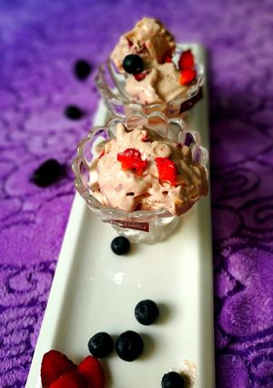A picture of Mom's special strawberry icecream.